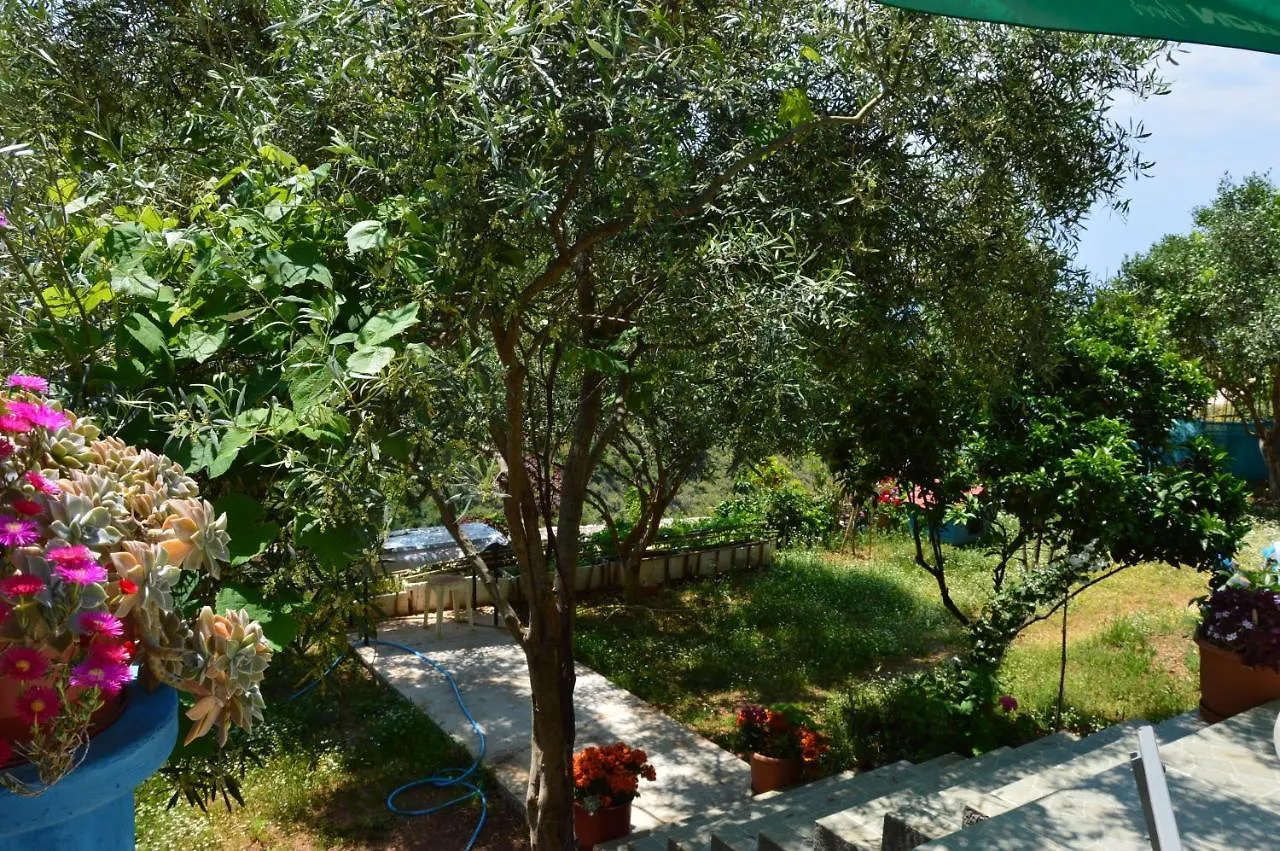 Mirror Beach Ksamil - Vila Zervo Saranda Apartmanhotel