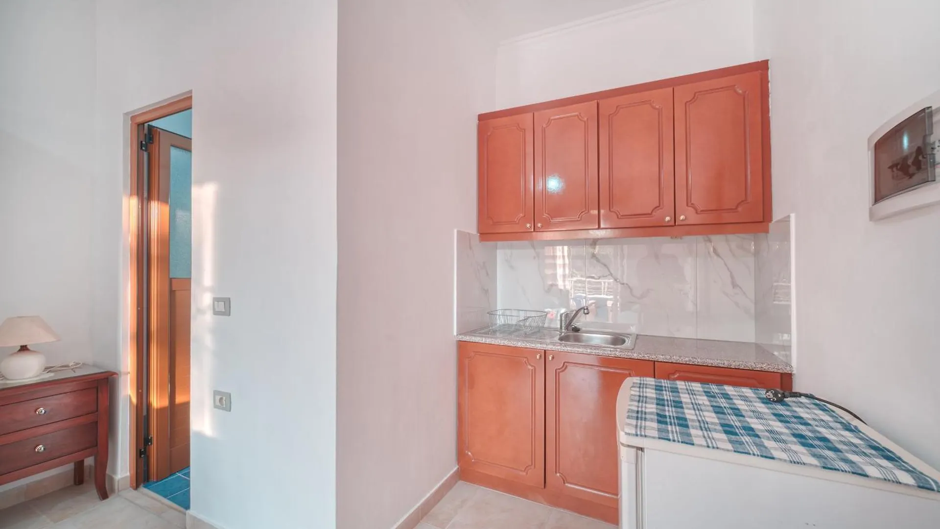 Apartmanhotel Mirror Beach Ksamil - Vila Zervo Saranda